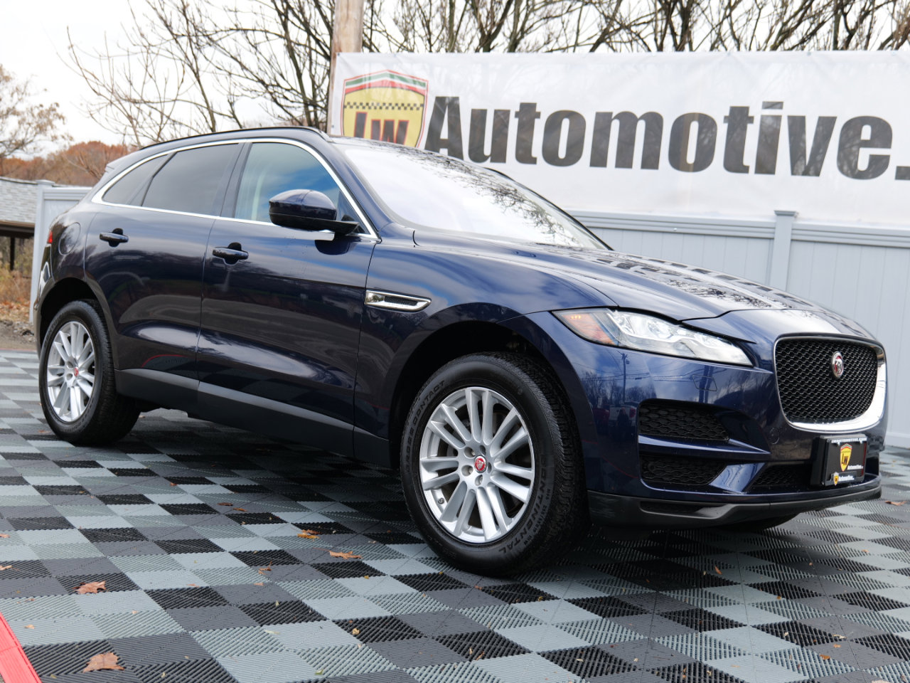 Used 2018 Jaguar F-PACE Prestige image 2