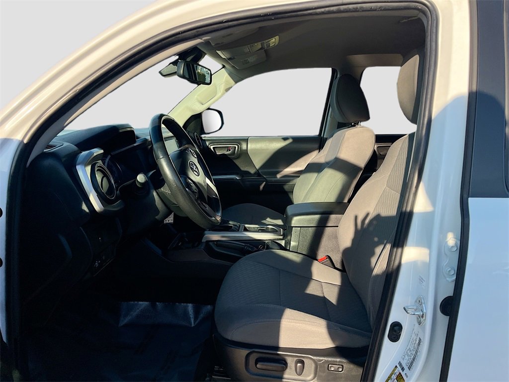 Used 2022 Toyota Tacoma SR5 w/ Technology Package image 20