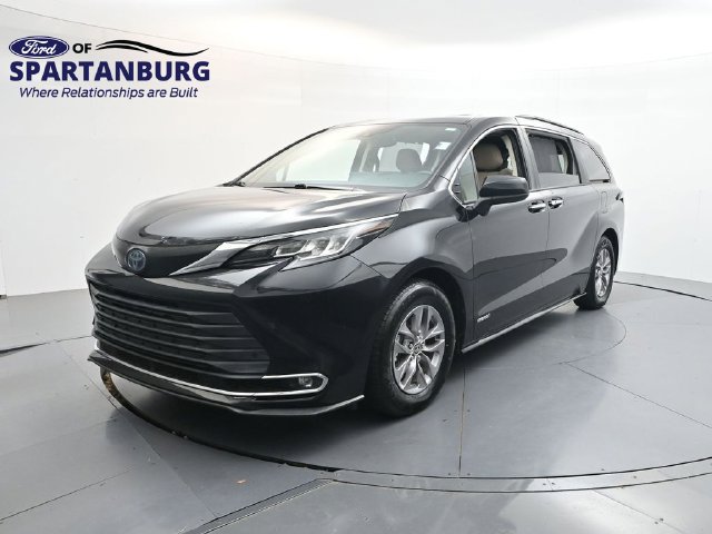 Used 2021 Toyota Sienna XLE FWD image 3