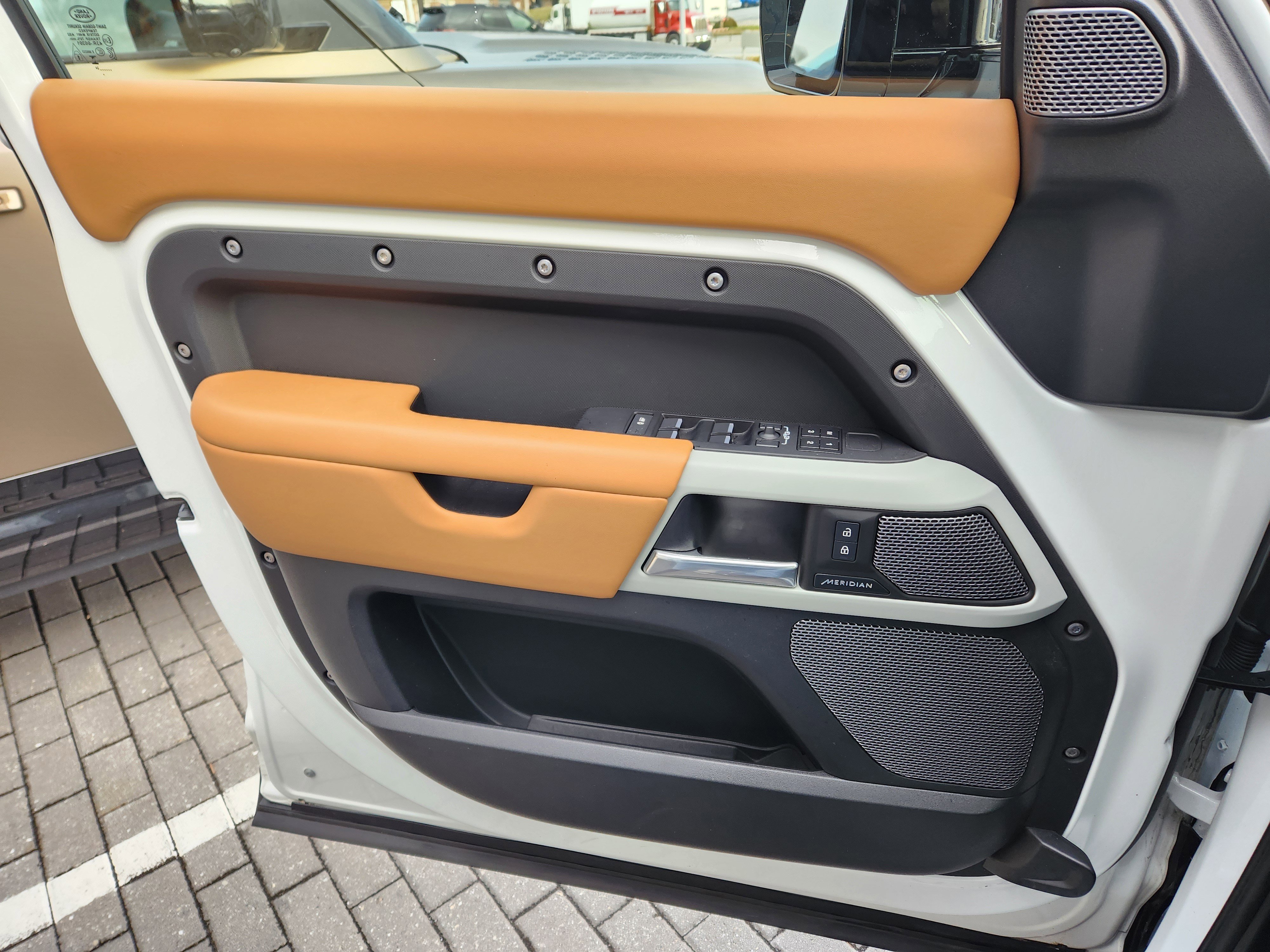 Certified 2024 Land Rover Defender 110 X-Dynamic SE image 25