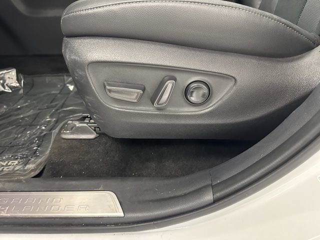 Used 2025 Toyota Grand Highlander AWD Hybrid image 17