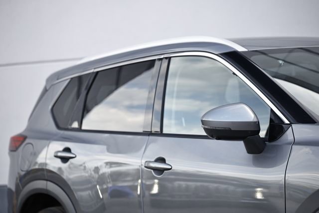 Used 2023 Nissan Rogue SL w/ SL Premium Package image 3