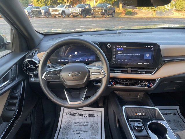 Used 2025 Chevrolet Equinox ACTIV w/ Safety and Technology Package image 16