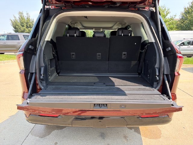 New 2027 Lincoln Navigator Reserve AWD/4WD image 8