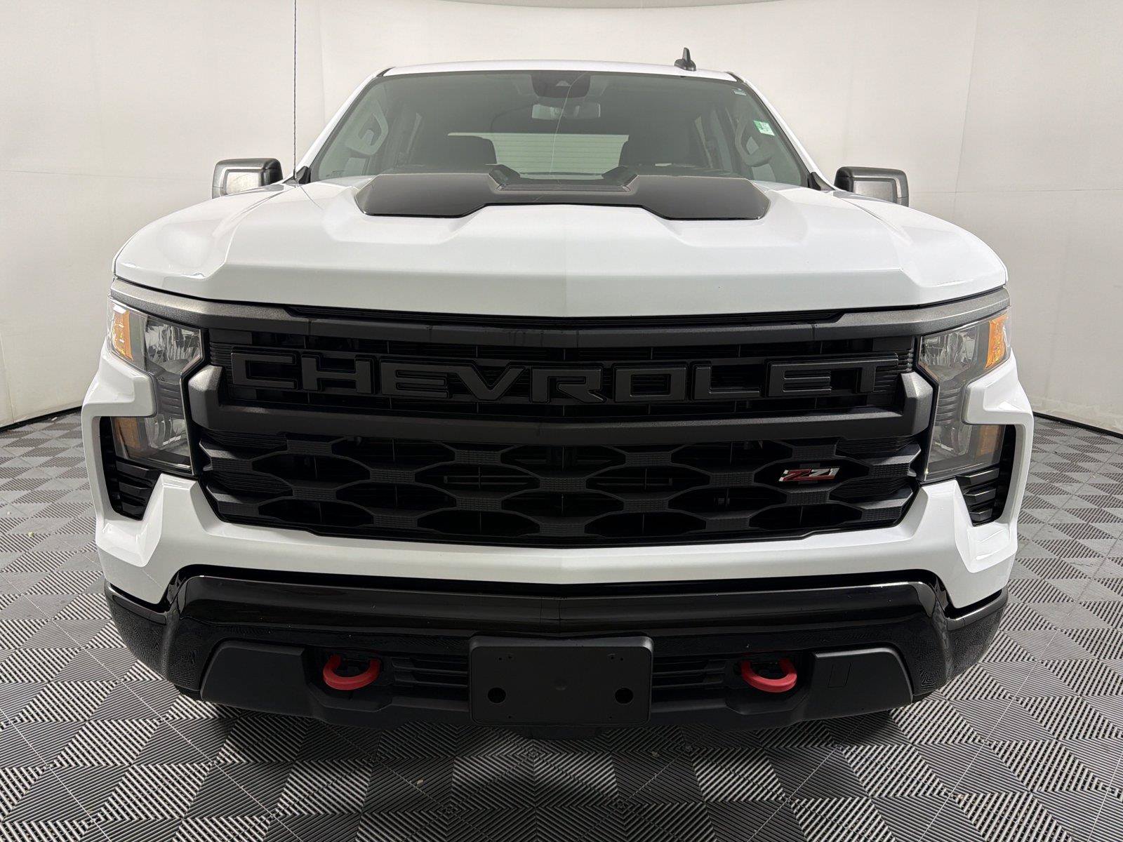 Used 2023 Chevrolet Silverado 1500 Custom Trail Boss w/ LPO, Dark Essentials Package AWD/4WD image 2