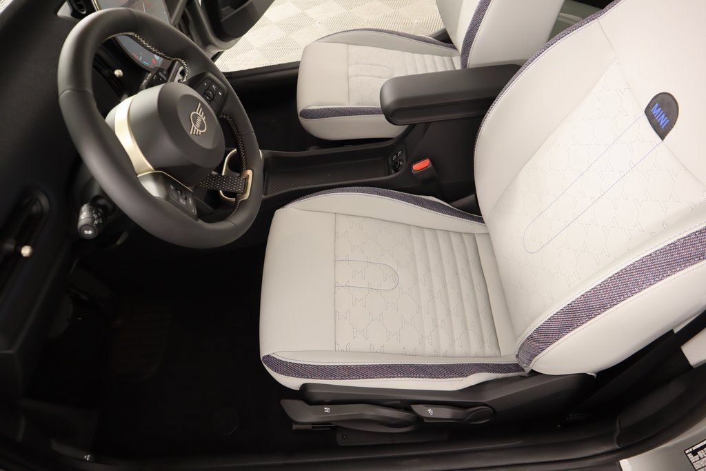 New 2025 MINI Cooper 2-Door Hardtop FWD image 11