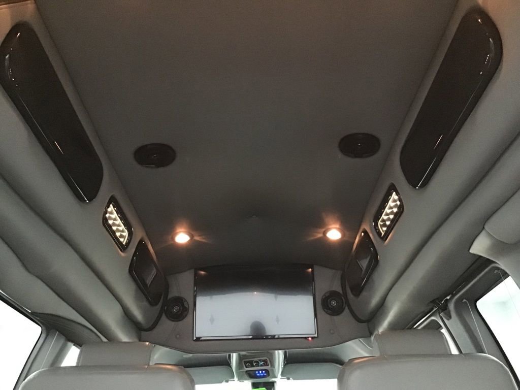 Used 2020 Chevrolet Express 2500 w/ Enhanced Convenience Package image 10