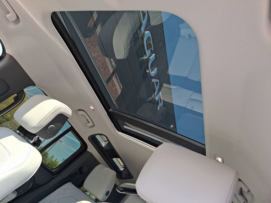 New 2026 Land Rover Defender 110 X-Dynamic SE AWD/4WD image 10