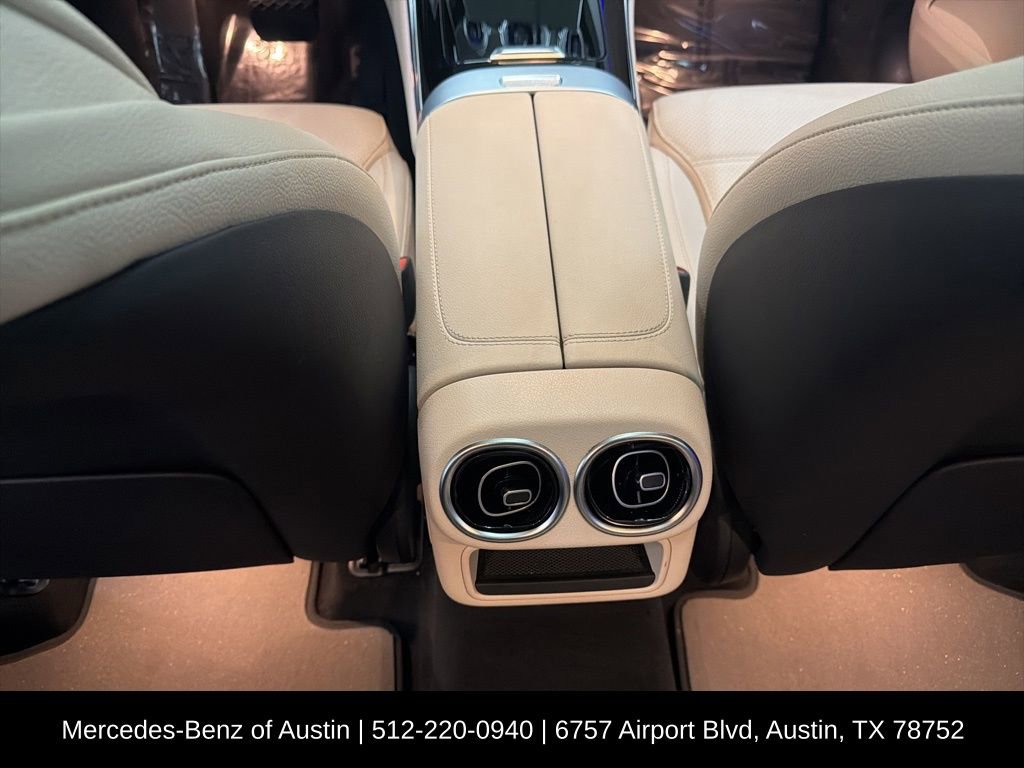 Used 2025 Mercedes-Benz GLC 300 4MATIC image 24