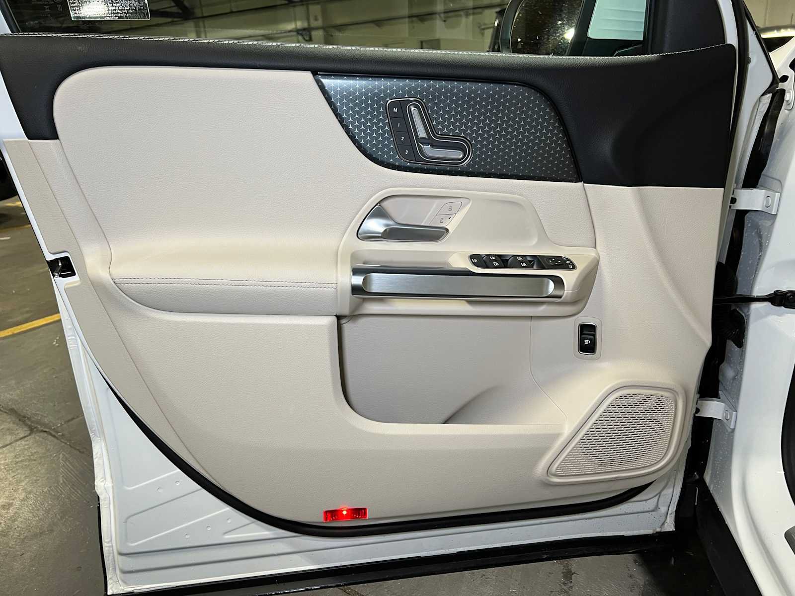Used 2025 Mercedes-Benz GLB 250 4MATIC image 22