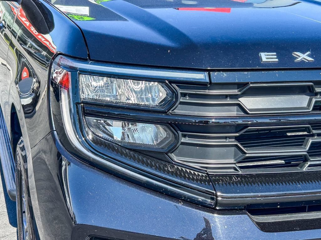 Used 2025 Ford Expedition Active RWD image 5