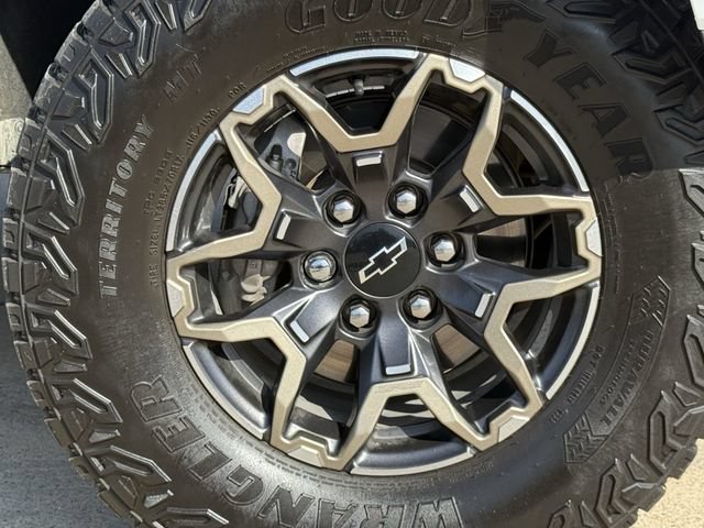 Used 2024 Chevrolet Colorado ZR2 w/ Safety Package AWD/4WD image 11