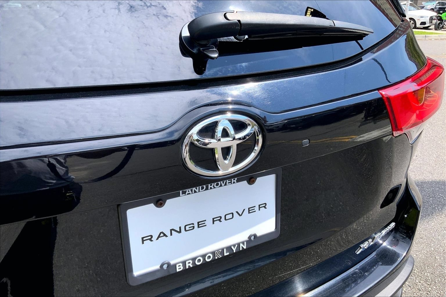 Used 2019 Toyota Highlander XLE AWD/4WD image 30