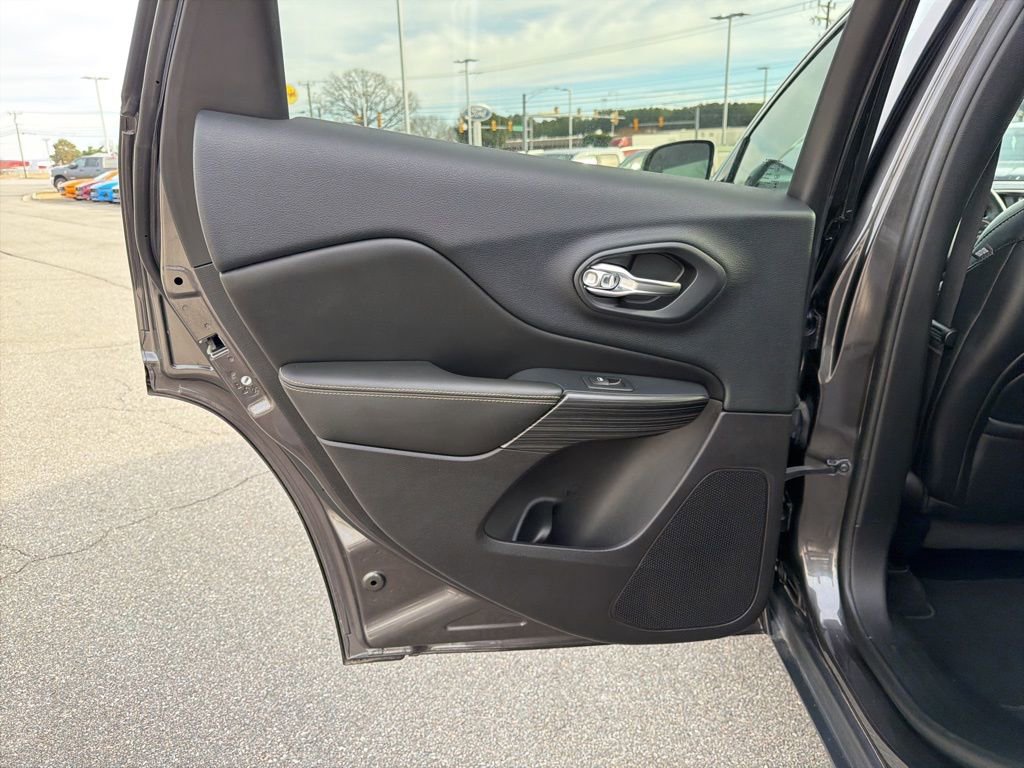 Used 2016 Jeep Cherokee Limited w/ Luxury Group image 15