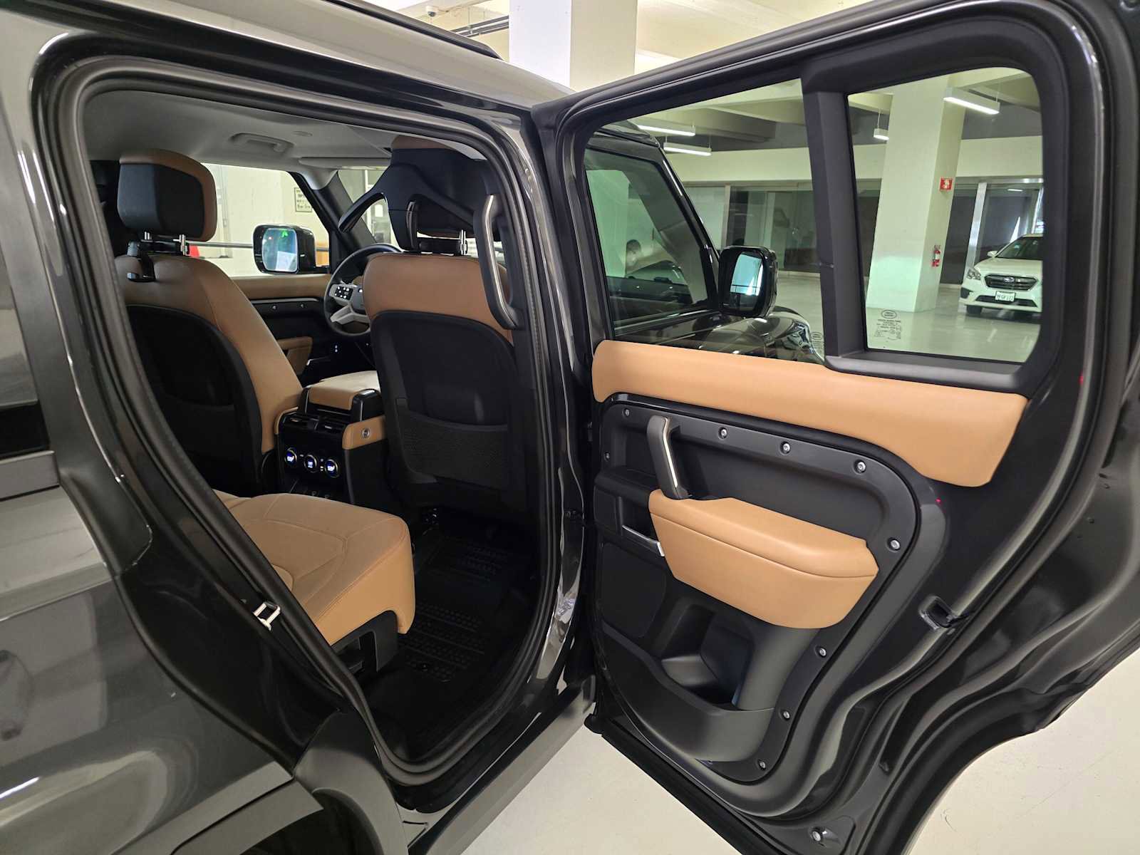 Used 2025 Land Rover Defender 130 S image 15