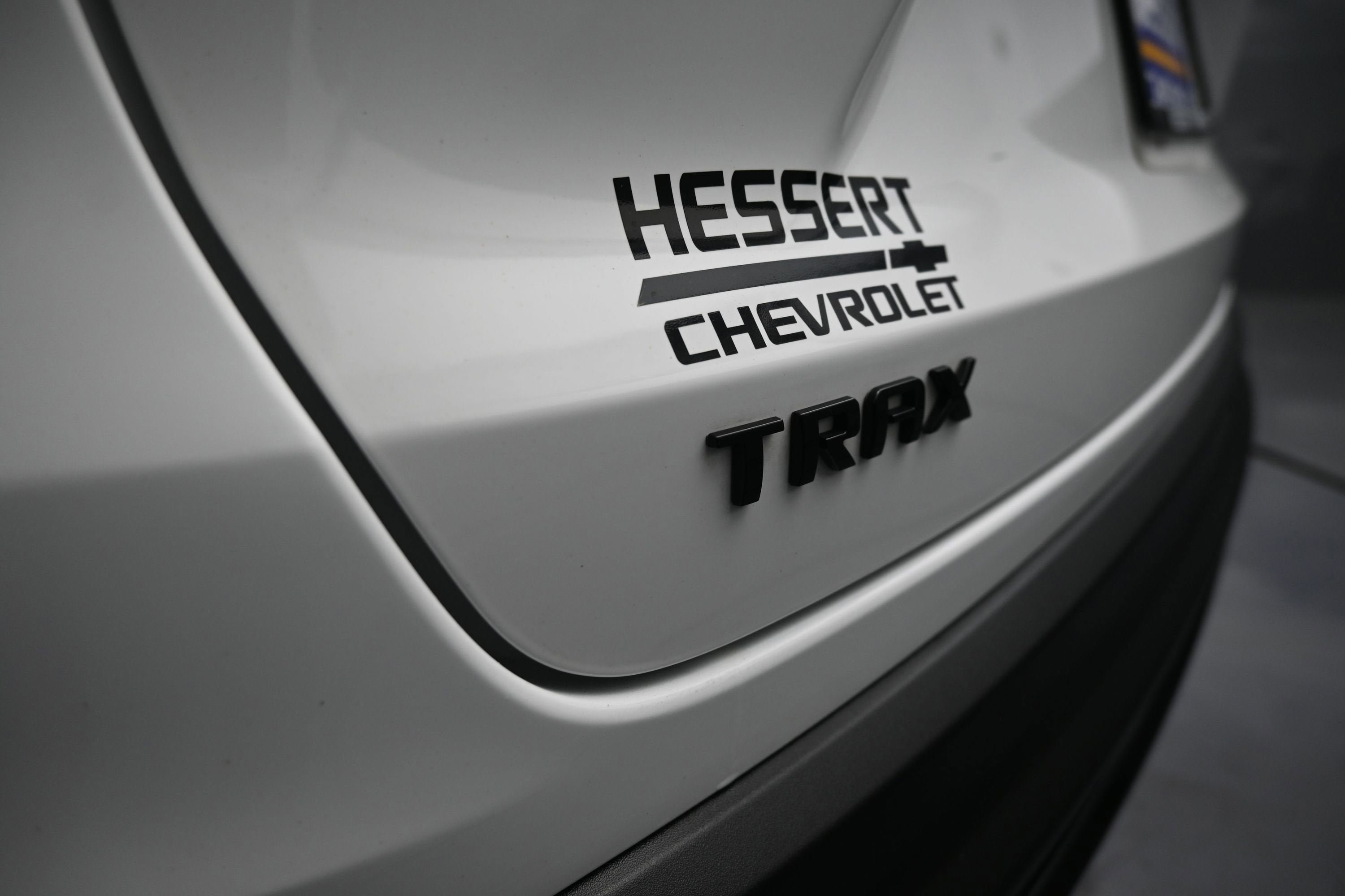 Used 2025 Chevrolet Trax RS w/ Sunroof Package FWD image 34