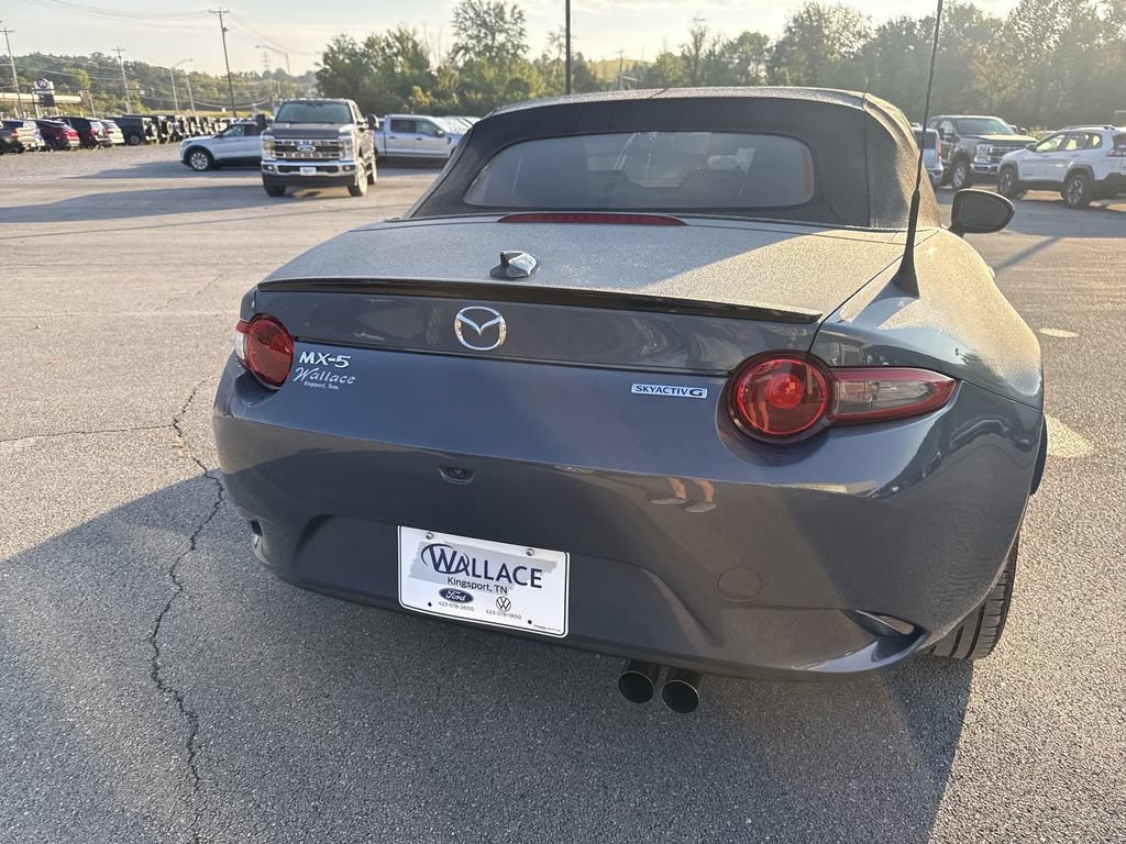 Used 2021 MAZDA MX-5 Miata Club RWD image 5
