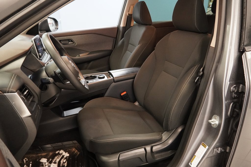 Used 2023 Nissan Rogue S image 3