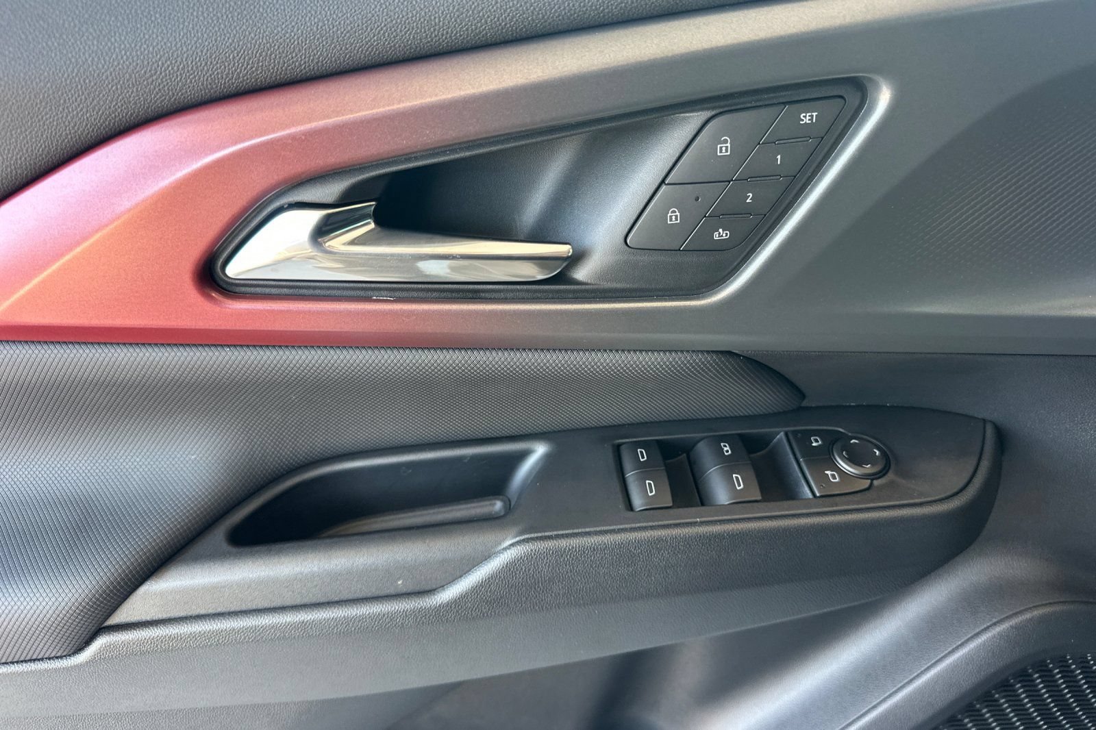 New 2025 Chevrolet Equinox EV RS w/ Active Safety Package 3 AWD/4WD image 11