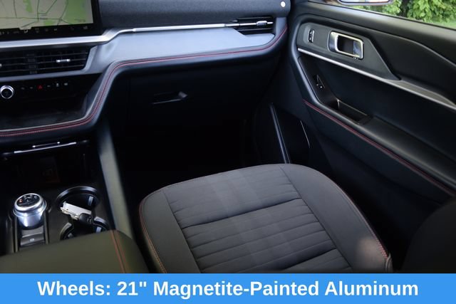 Used 2025 Ford Explorer ST-Line w/ ST-Line Street Pack AWD/4WD image 13