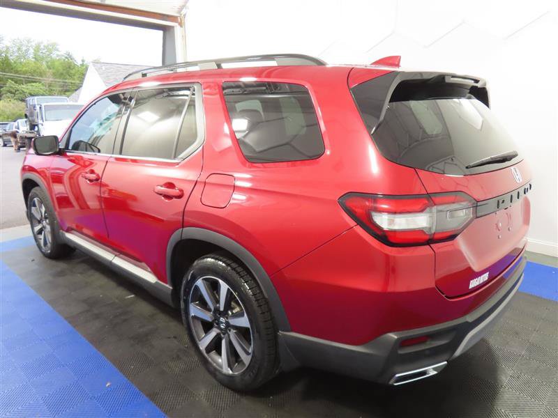 Used 2024 Honda Pilot Touring image 10