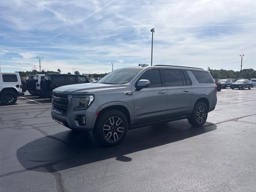 Used 2023 GMC Yukon XL AT4 w/ AT4 Premium Package AWD/4WD image 4
