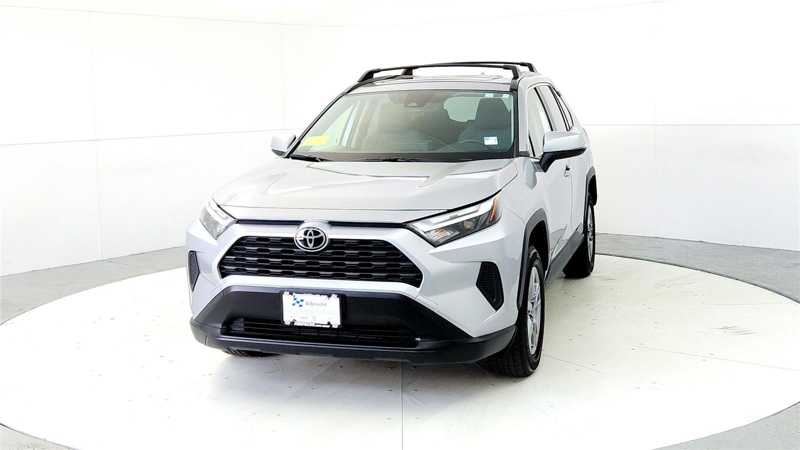 Used 2023 Toyota RAV4 XLE w/ Convenience Package image 2