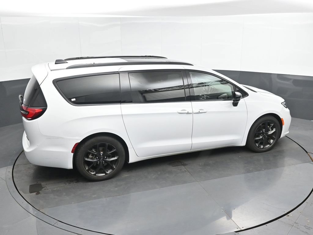 Used 2025 Chrysler Pacifica Limited FWD image 40