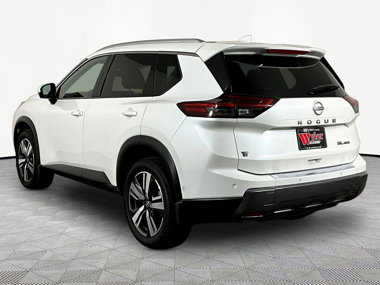 Certified 2025 Nissan Rogue SL AWD/4WD image 4