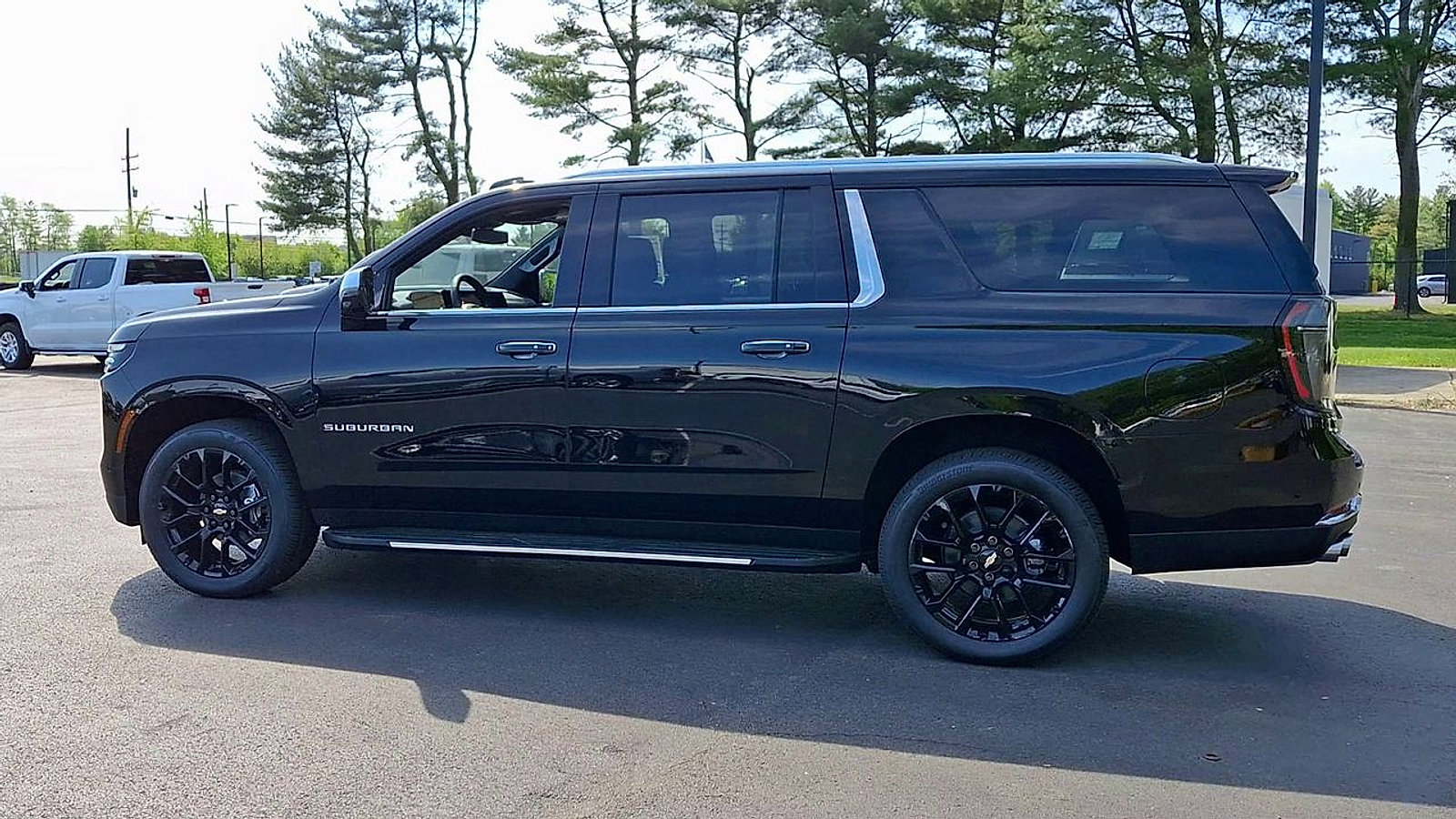 New 2026 Chevrolet Suburban Premier w/ Sun And Tow Package AWD/4WD image 8