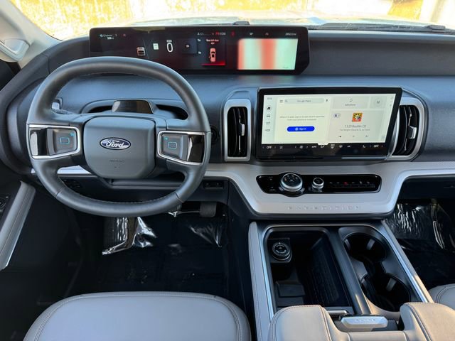 Used 2025 Ford Expedition Max Active AWD/4WD image 4