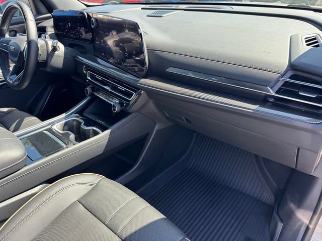Certified 2025 Chevrolet Traverse High Country w/ LPO, Floor Liner Package AWD/4WD image 5