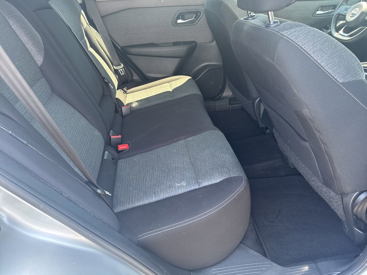 Used 2023 Nissan Rogue SV image 39