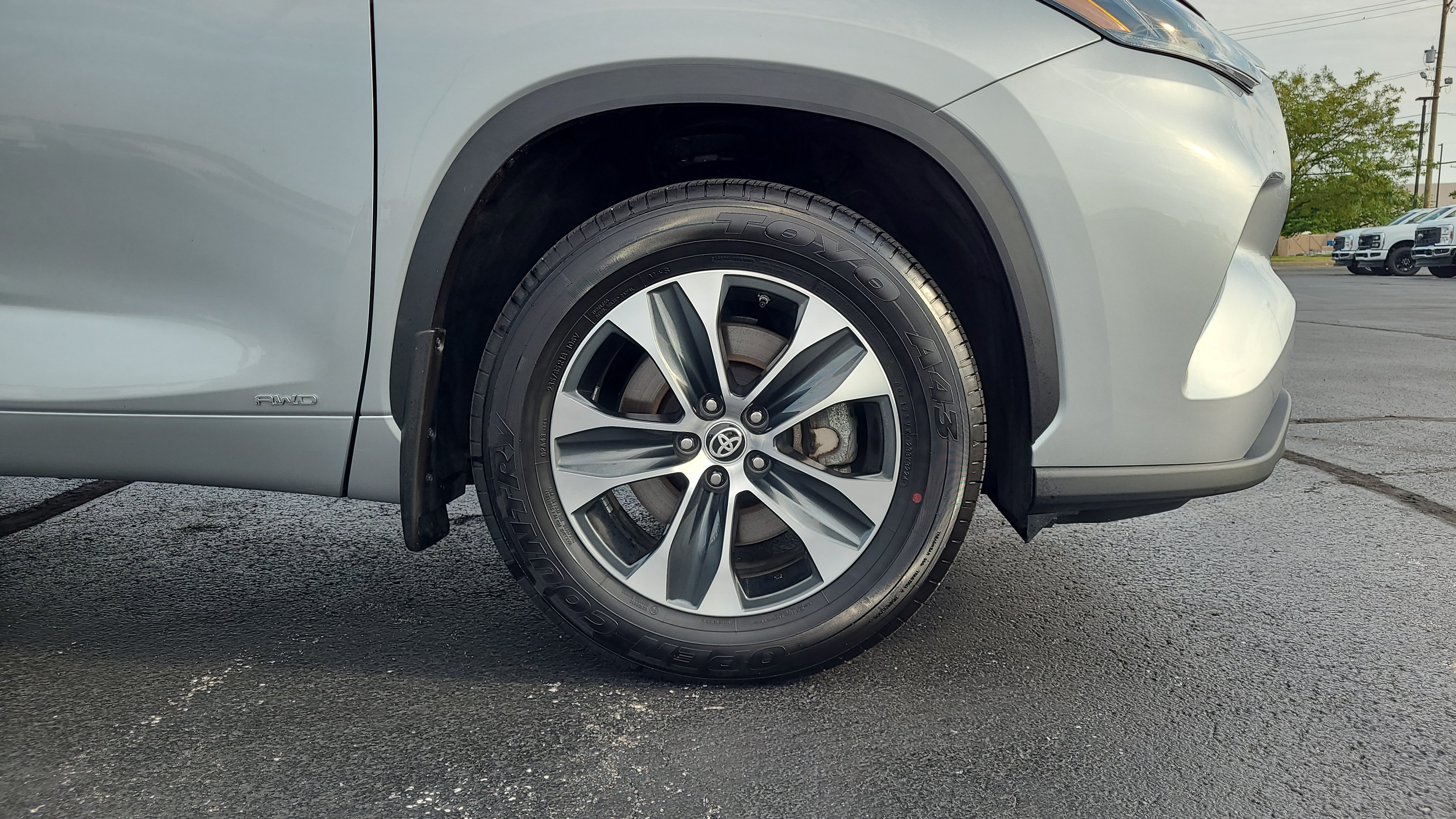 Used 2024 Toyota Highlander XLE AWD/4WD image 10