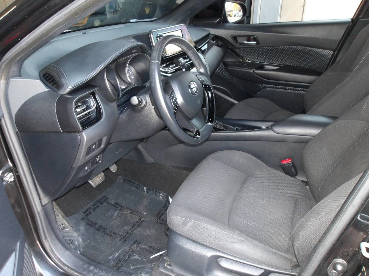 Used 2018 Toyota C-HR XLE FWD image 11