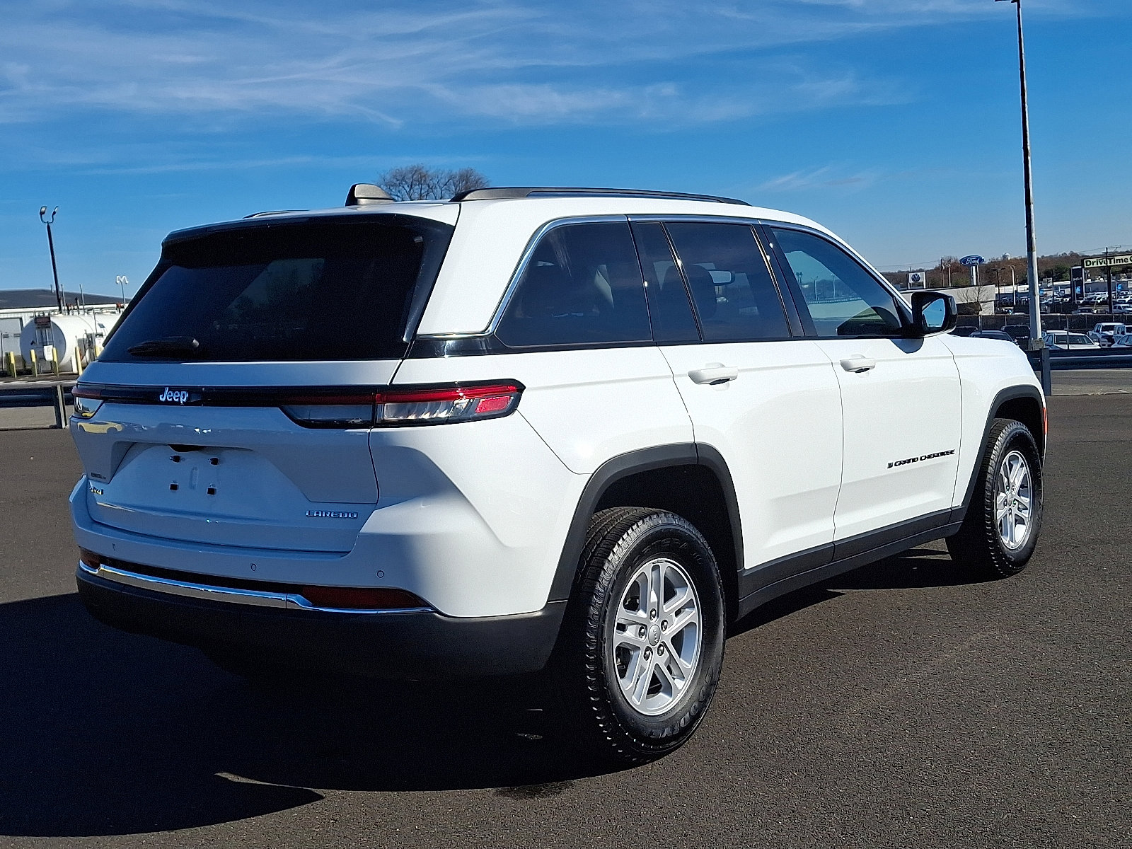 Certified 2024 Jeep Grand Cherokee Laredo image 6