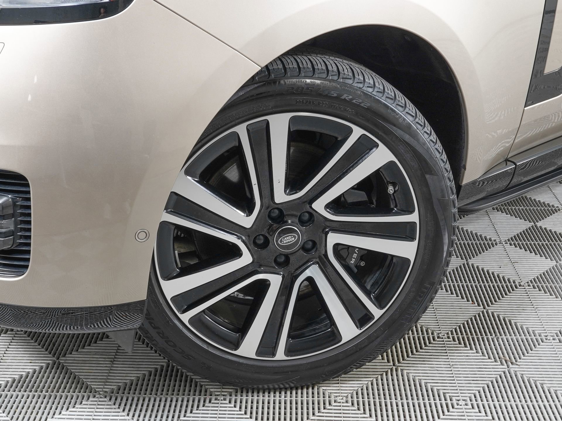 Used 2023 Land Rover Range Rover SE image 35