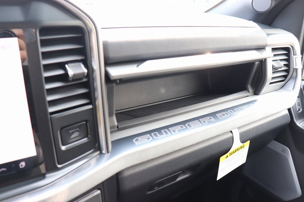 New 2025 Ford F250 Platinum image 39