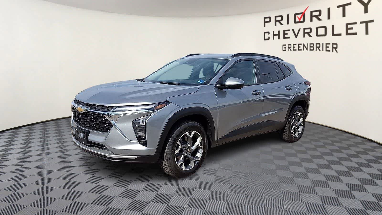 Used 2024 Chevrolet Trax LT w/ Driver Confidence Package FWD image 4