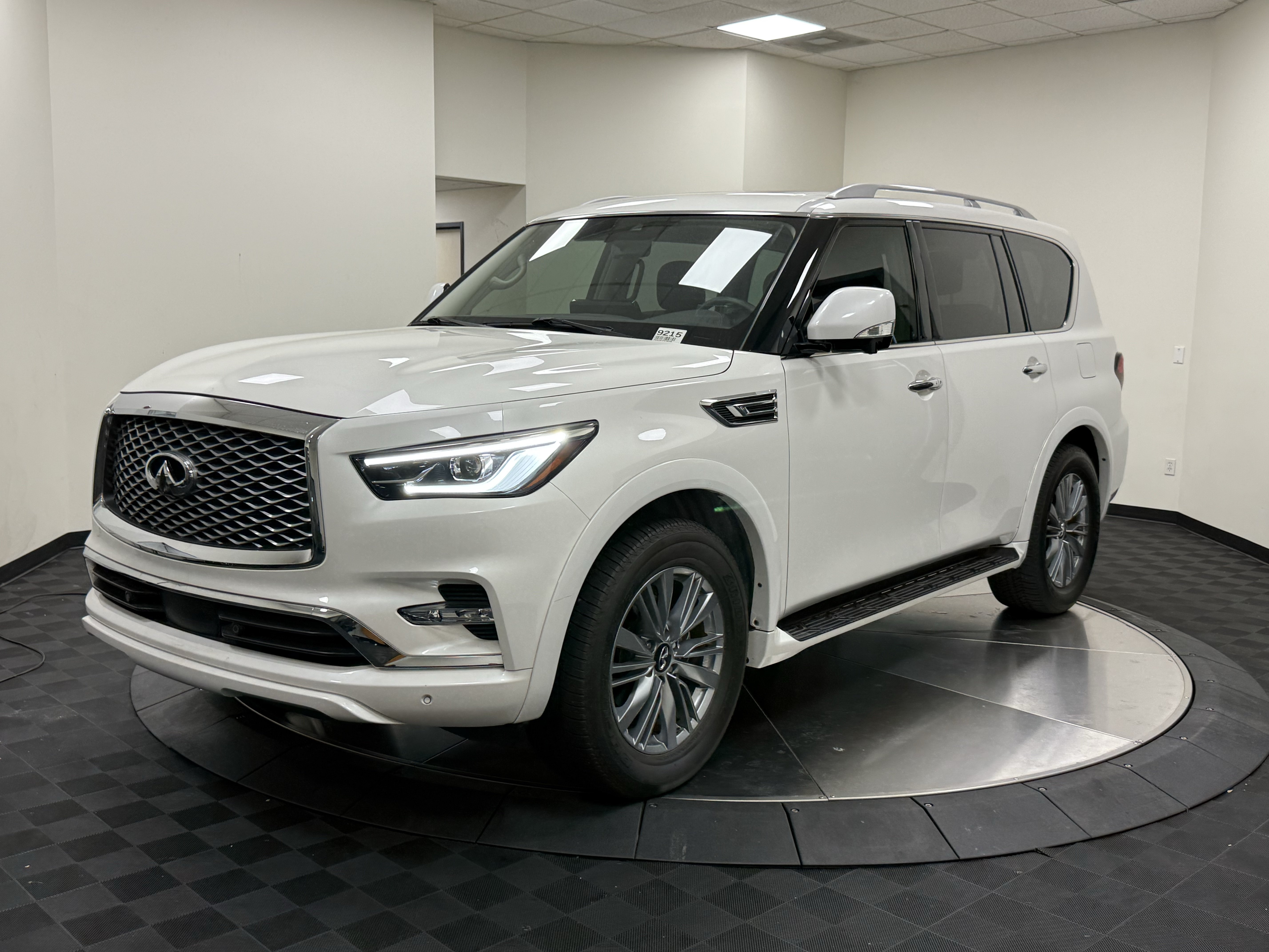 Certified 2023 INFINITI QX80 Luxe w/ Cargo Package RWD image 3