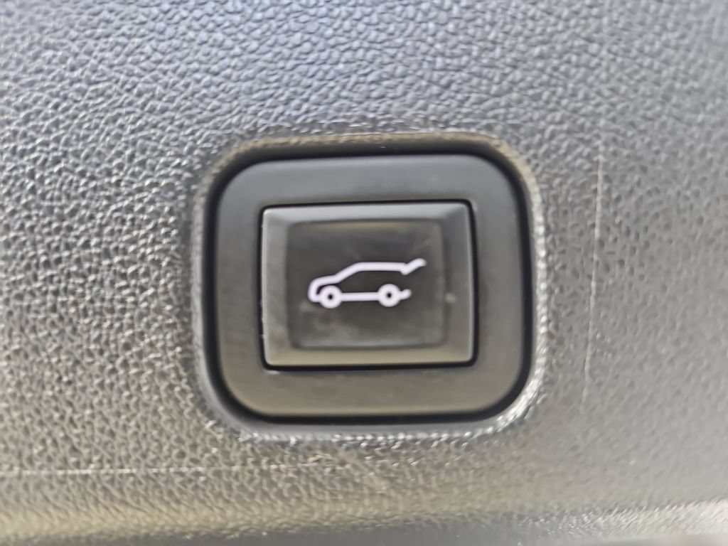 Certified 2024 Chevrolet Traverse LT w/ Trailering Package FWD image 18