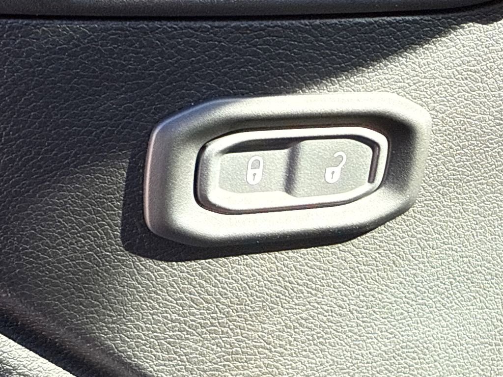 New 2025 Jeep Gladiator Sport image 21