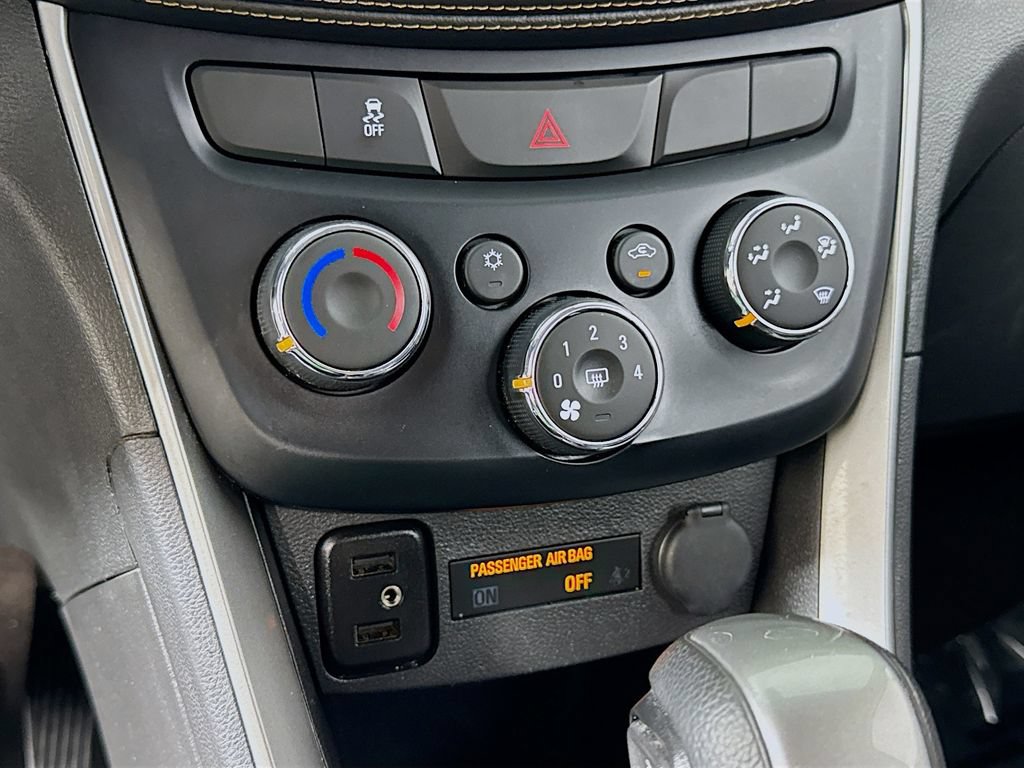 Used 2019 Chevrolet Trax LT w/ LT Convenience Package FWD image 24