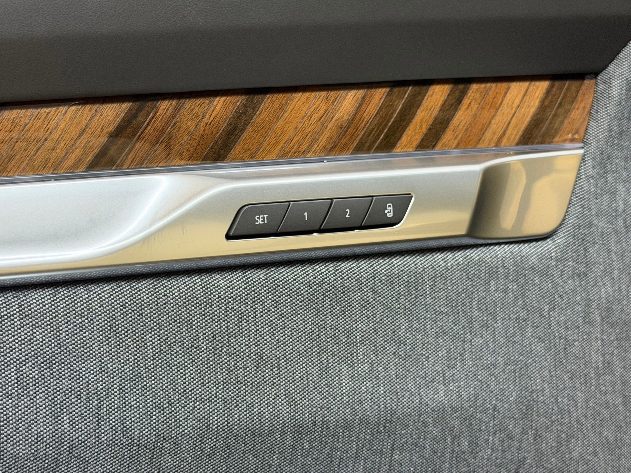 New 2026 Cadillac Escalade ESV Platinum Sport AWD/4WD image 25