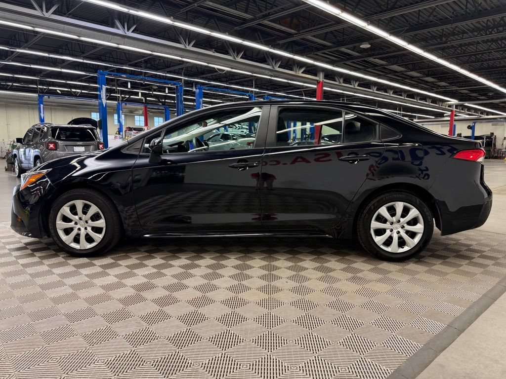 Used 2025 Toyota Corolla LE FWD image 4