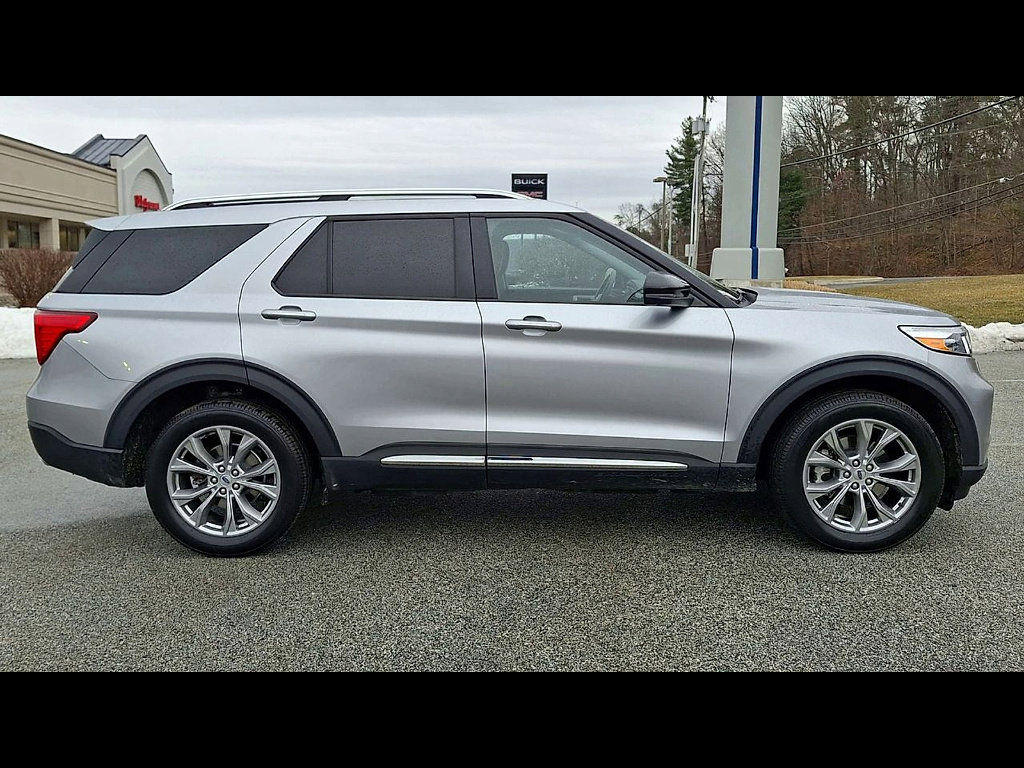 Certified 2022 Ford Explorer Limited w/ Equipment Group 301A image 9