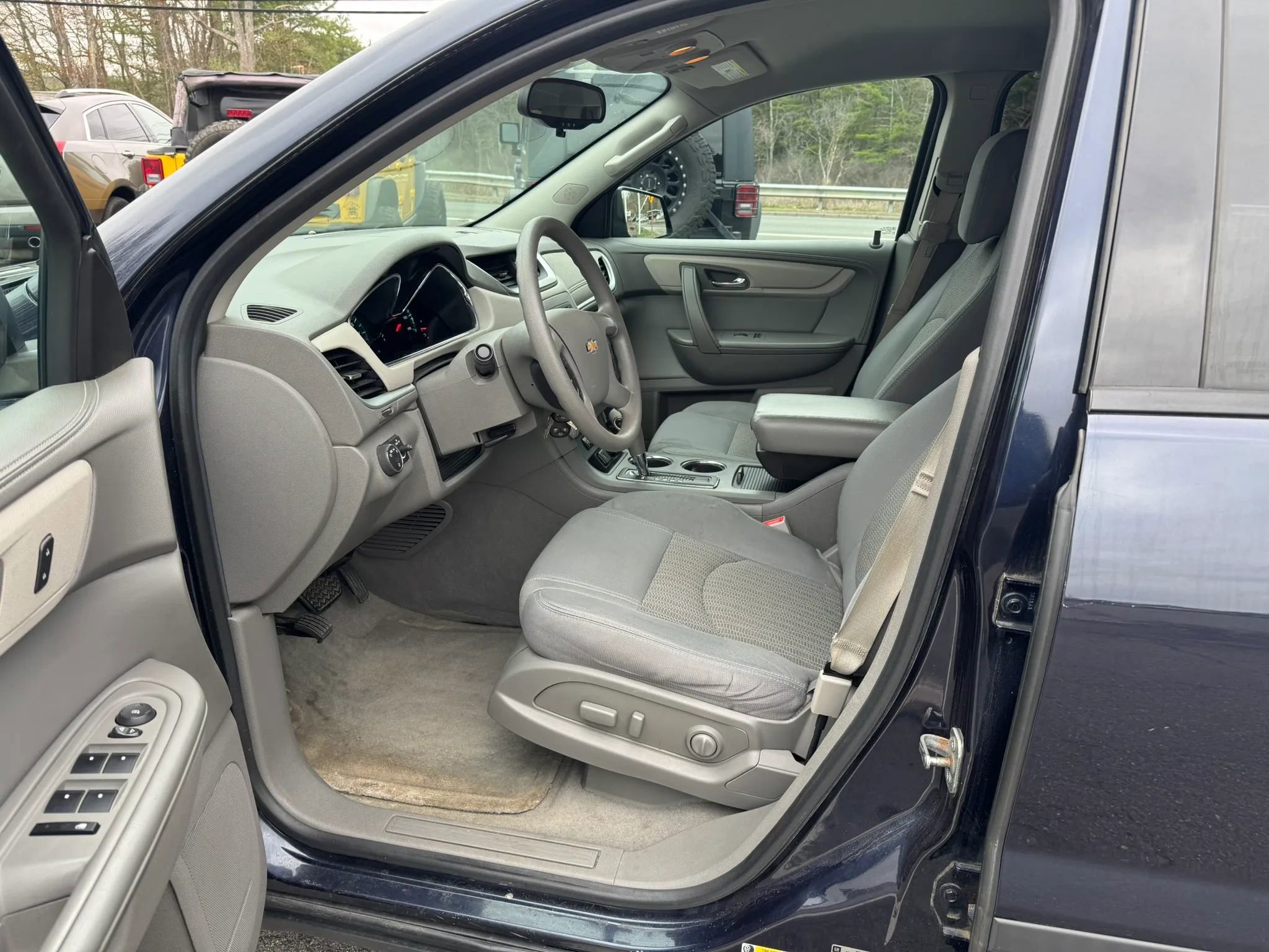 Used 2015 Chevrolet Traverse LS AWD/4WD image 9