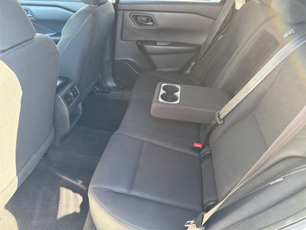Used 2024 Nissan Rogue S image 15