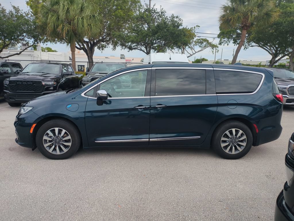 Used 2022 Chrysler Pacifica Limited FWD image 9