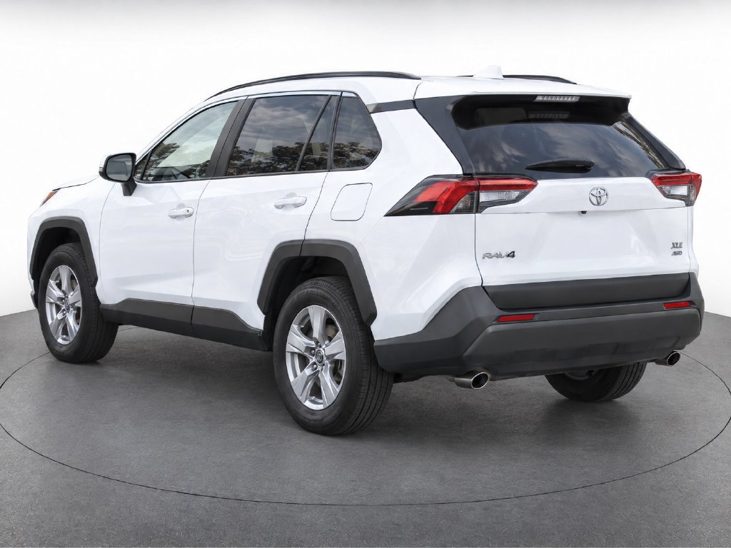 Used 2025 Toyota RAV4 XLE AWD/4WD image 3